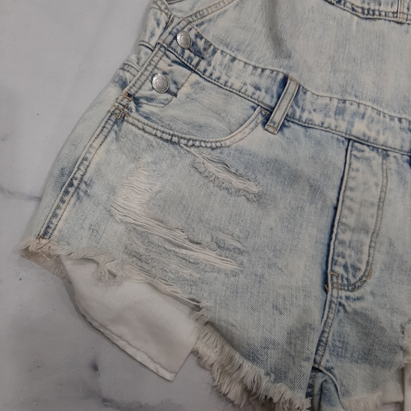 American Eagle Light Wash Distress Denim Shortalls - Picture 3 of 8